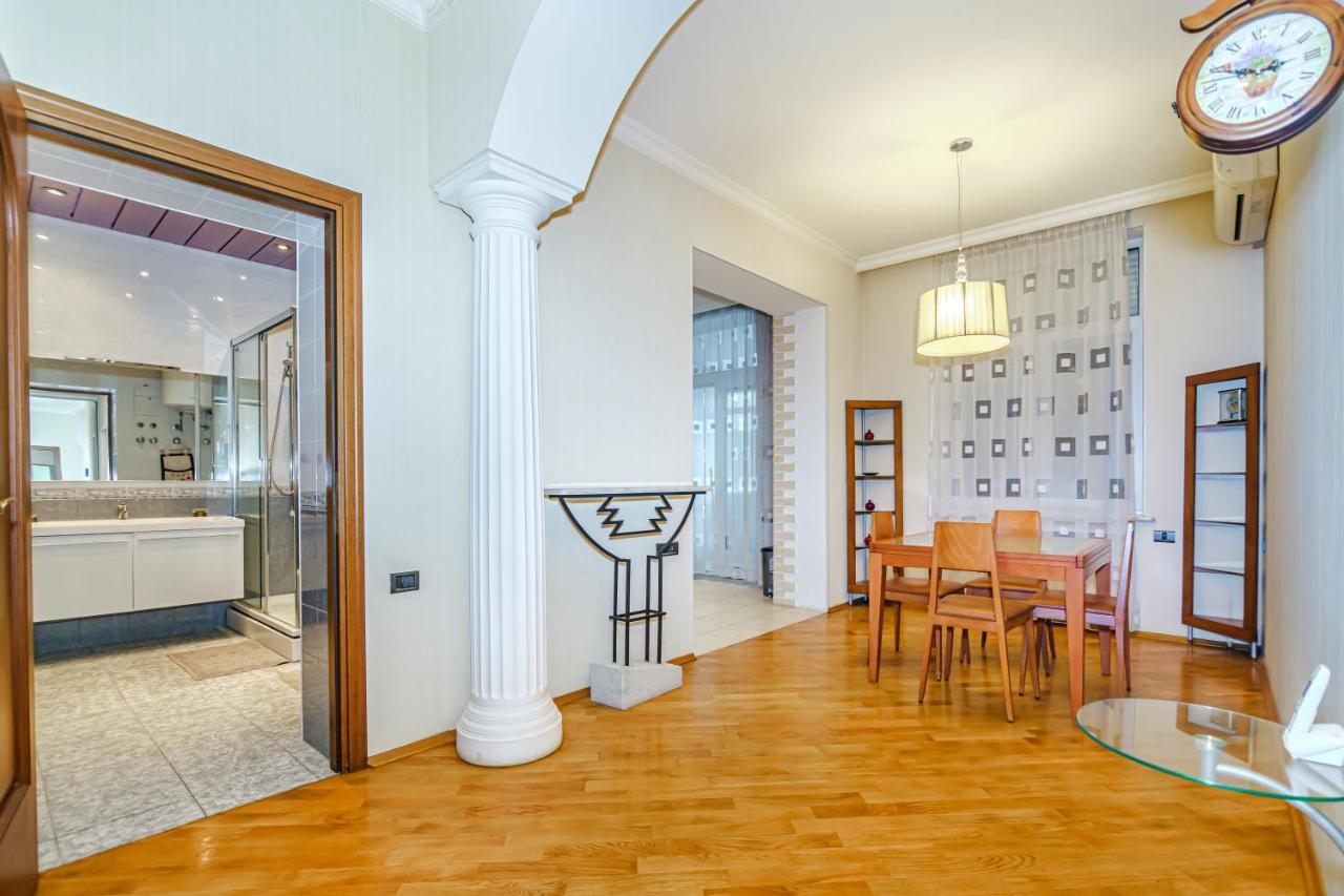 Vip Apartamen Nizami Street Apartment Baku Exterior photo